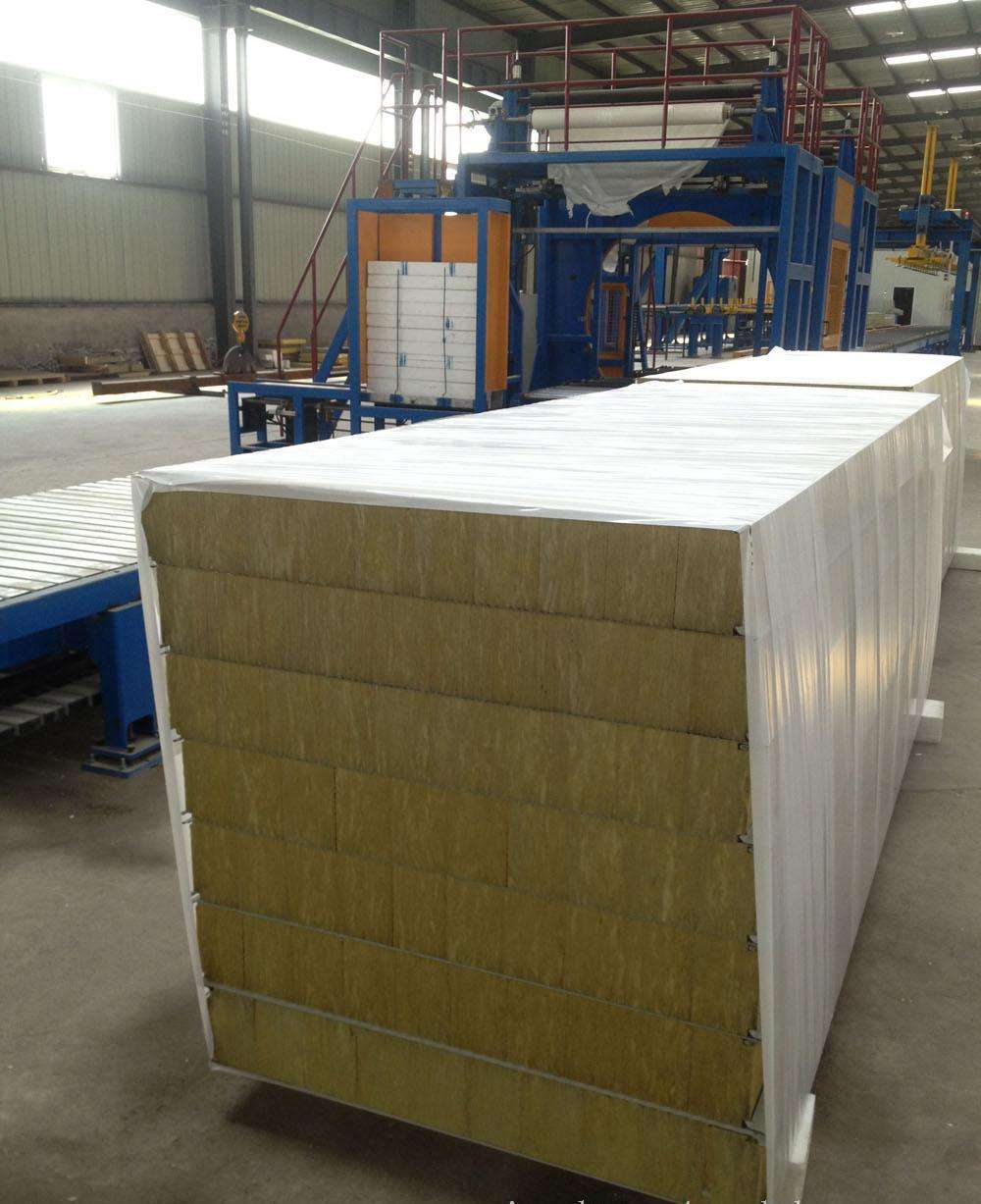 民衡彩鋼夾芯板發(fā)貨現(xiàn)場(chǎng)